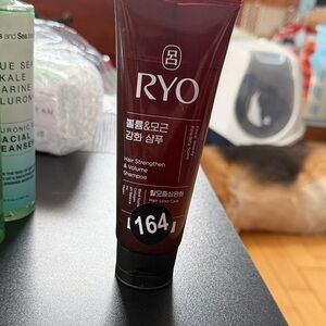 Hair Strengthen & Volume Shampoo - Red